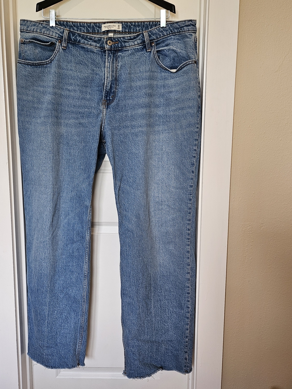 Abercrombie & Fitch Relaxed Fit Straight Jeans 35/20L
